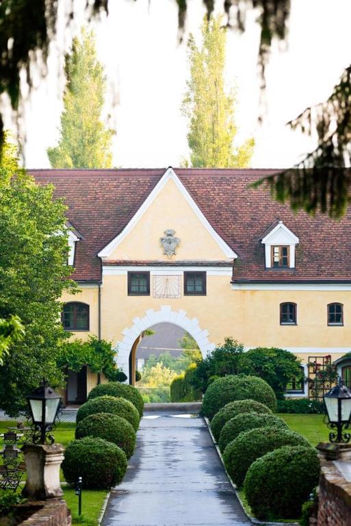 Schlosshotel Obermayerhofen Sebersdorf Exterior foto